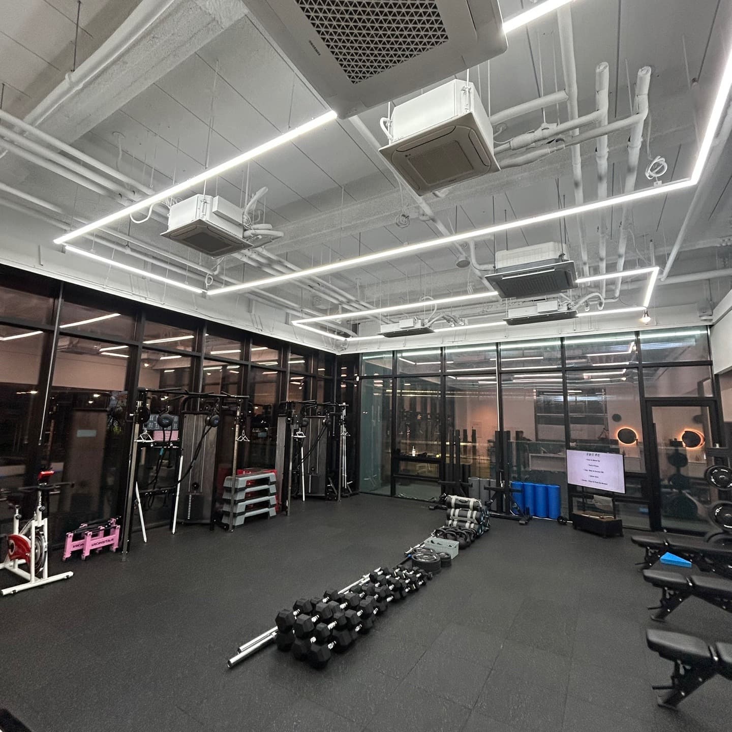 무포스 짐 내부 전경